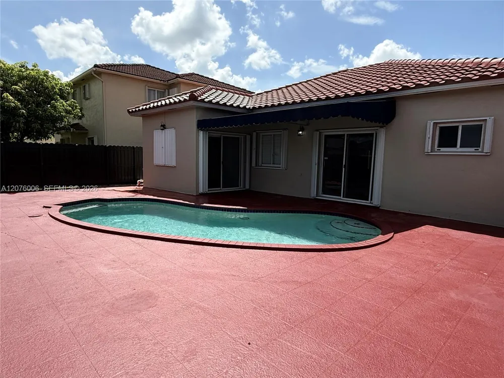 15957 SW 54th Ter Miami, FL 33185