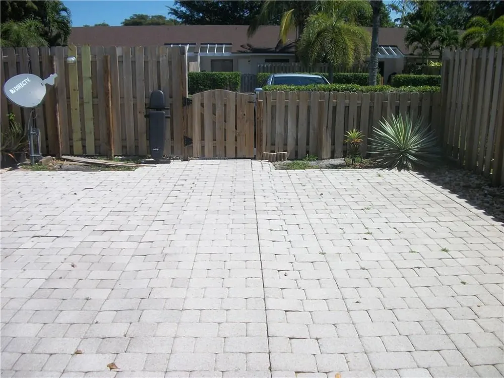4953 E LAKES DRIVE Deerfield Beach, FL 33064