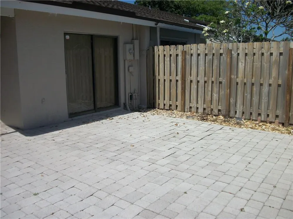 4953 E LAKES DRIVE Deerfield Beach, FL 33064