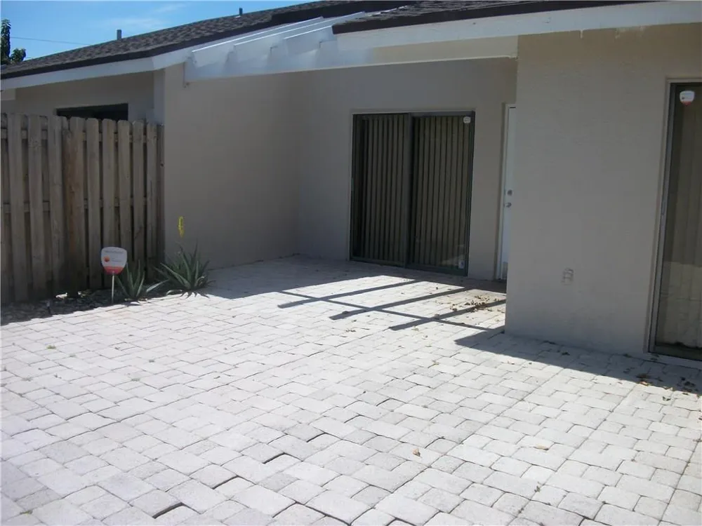 4953 E LAKES DRIVE Deerfield Beach, FL 33064
