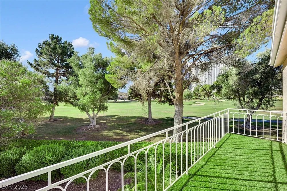 566 Tam O Shanter Las Vegas, NV 89109