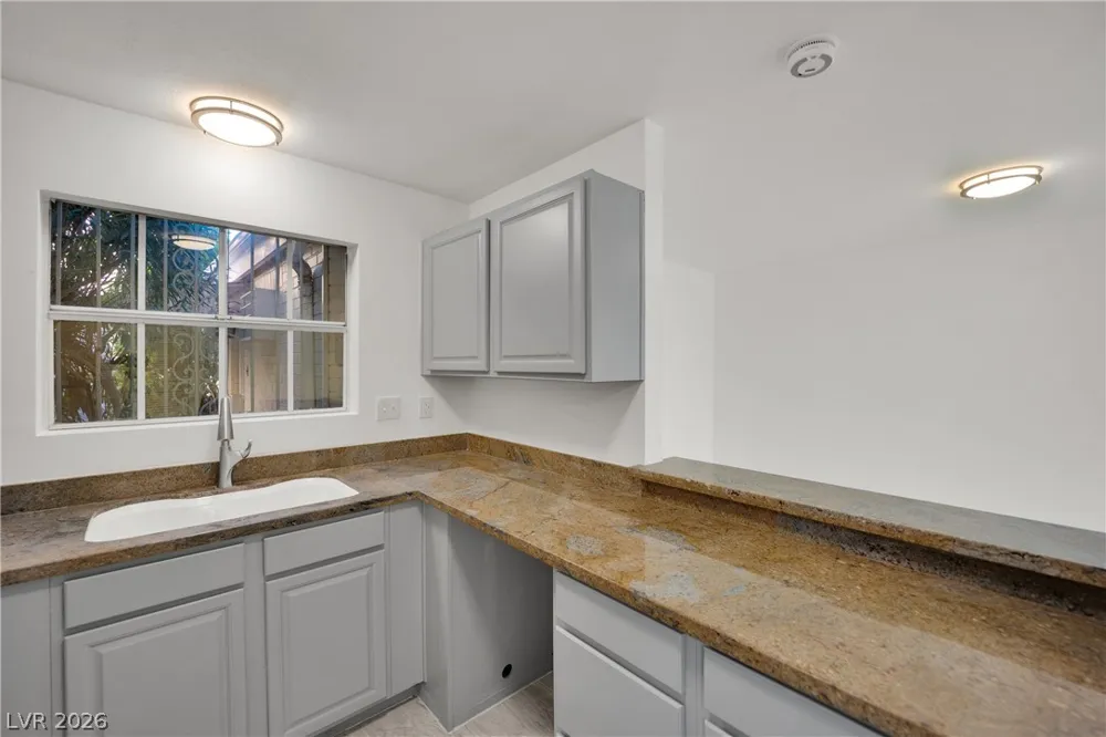 566 Tam O Shanter Las Vegas, NV 89109