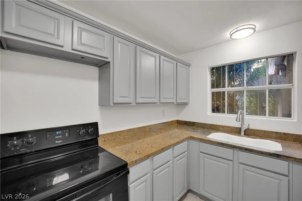 566 Tam O Shanter Las Vegas, NV 89109