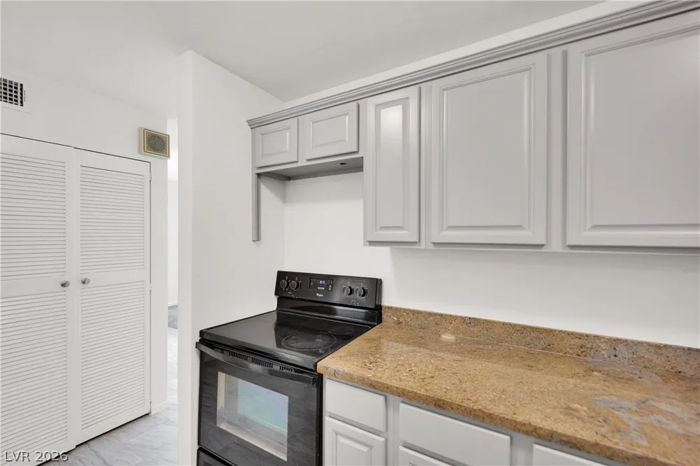 566 Tam O Shanter Las Vegas, NV 89109