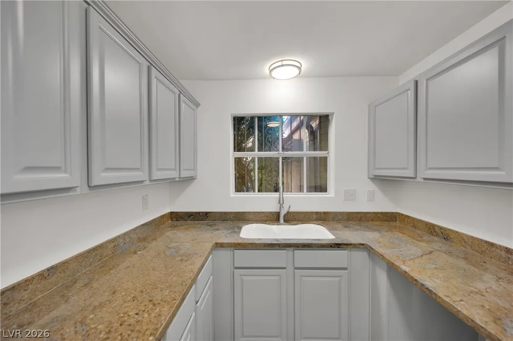 566 Tam O Shanter Las Vegas, NV 89109