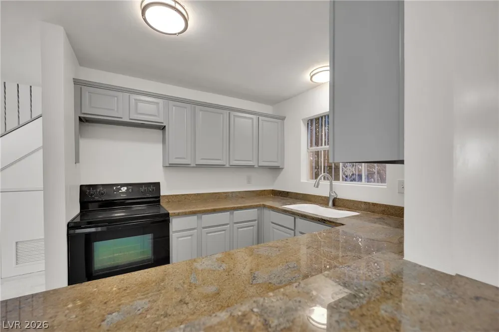 566 Tam O Shanter Las Vegas, NV 89109