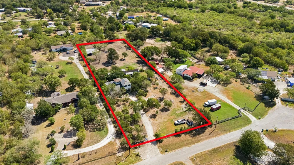 180 Lytton Acres Drive Dale, TX 78616