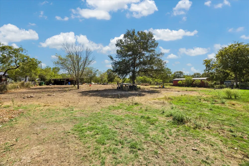 180 Lytton Acres Drive Dale, TX 78616
