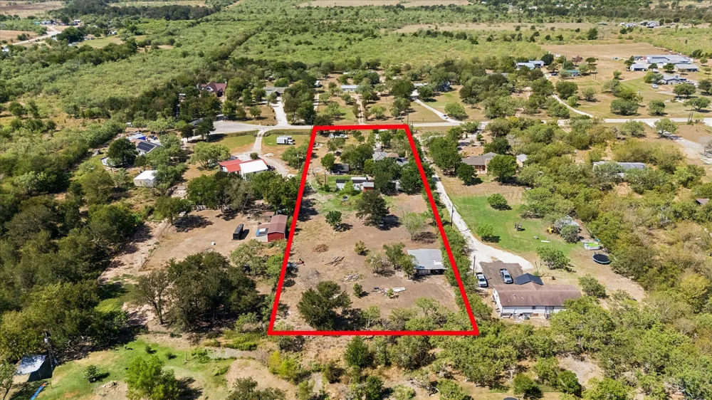180 Lytton Acres Drive Dale, TX 78616