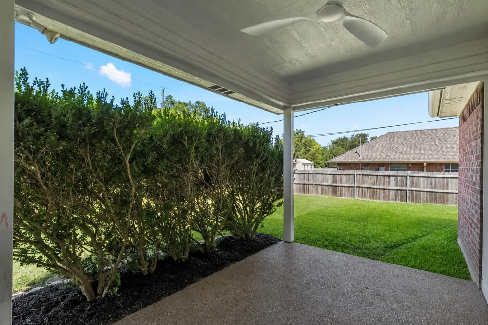 325 Fannin Drive Hewitt, TX 76643