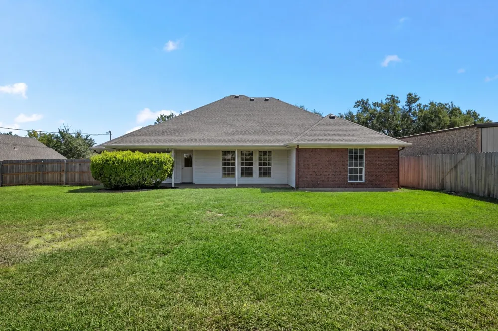 325 Fannin Drive Hewitt, TX 76643
