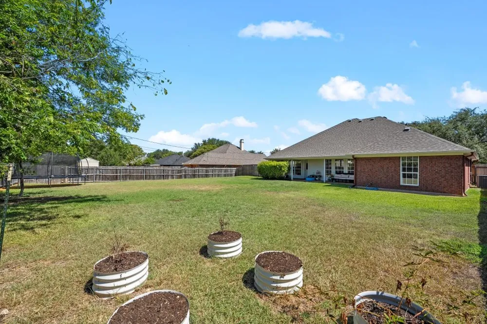 325 Fannin Drive Hewitt, TX 76643