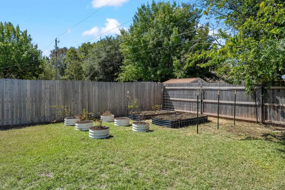 325 Fannin Drive Hewitt, TX 76643