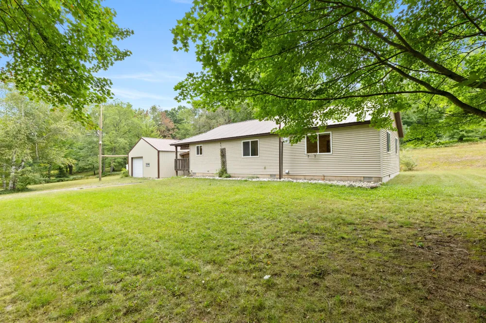11642 S Woodland Drive Cadillac, MI 49601