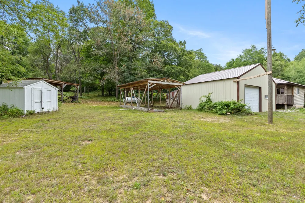11642 S Woodland Drive Cadillac, MI 49601