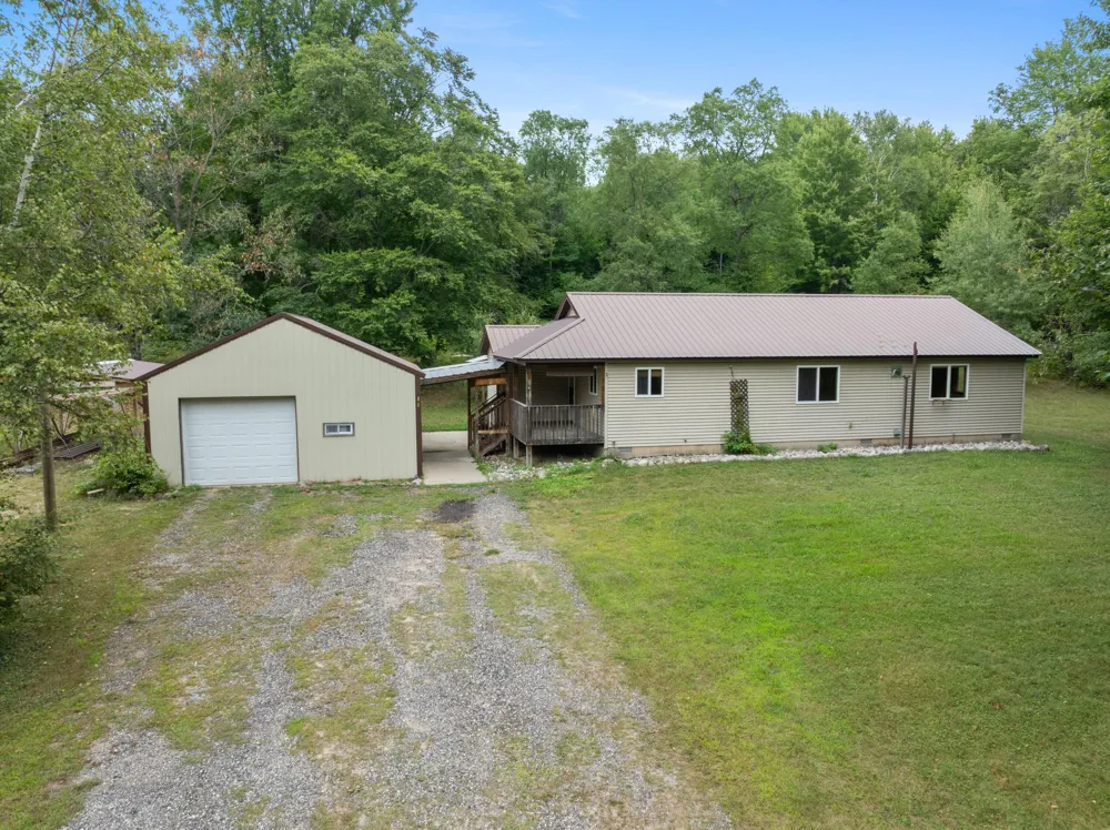 11642 S Woodland Drive Cadillac, MI 49601