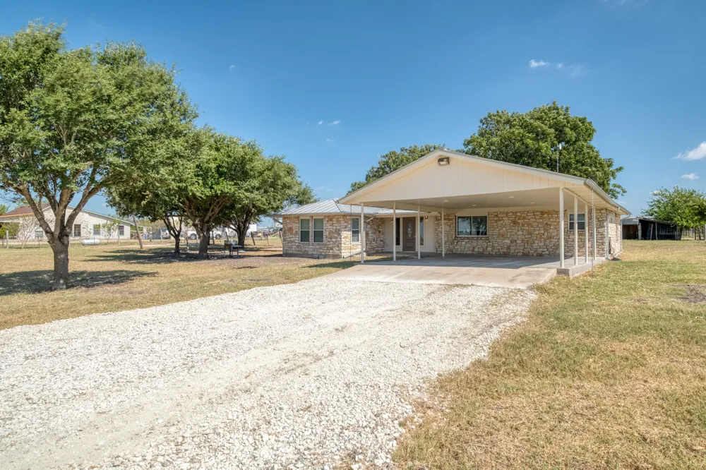 20960 Cameron Road Coupland, TX 78615