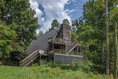 156 Tracy Rd