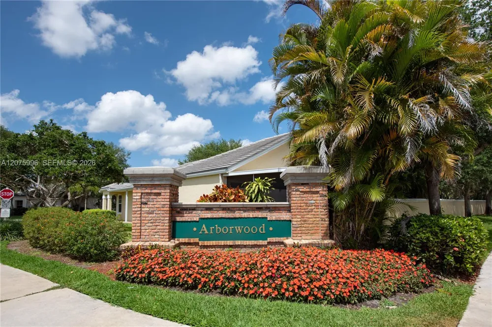 9317 Arborwood Cir Davie, FL 33328