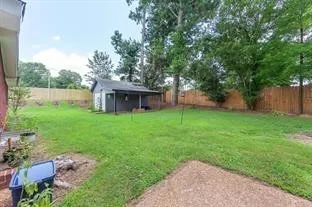16 Oak Grove Rd Jackson, TN 38301