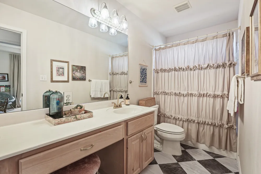 21105 Newport Cove Lago Vista, TX 78645
