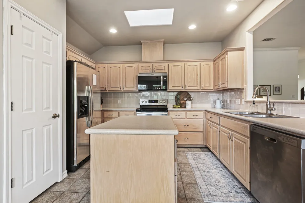 21105 Newport Cove Lago Vista, TX 78645
