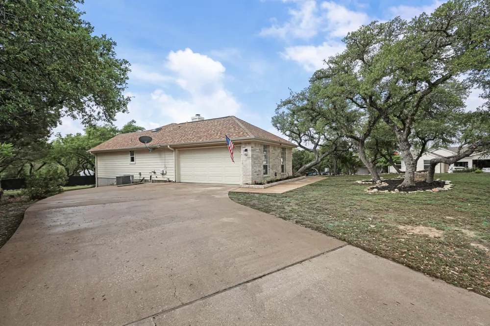 21105 Newport Cove Lago Vista, TX 78645