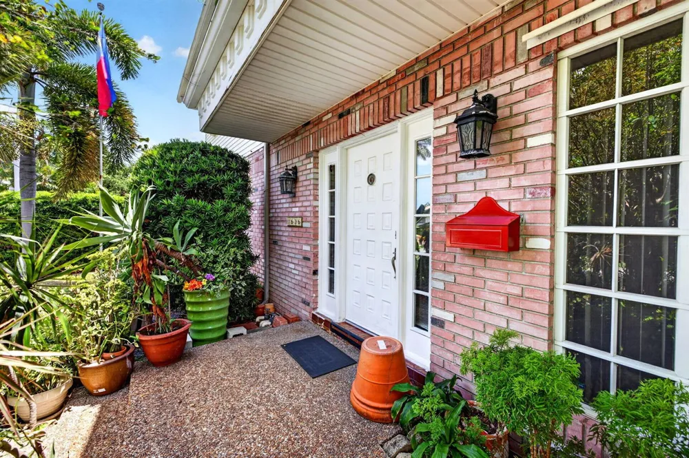 1636 SE 14TH STREET Fort Lauderdale, FL 33316