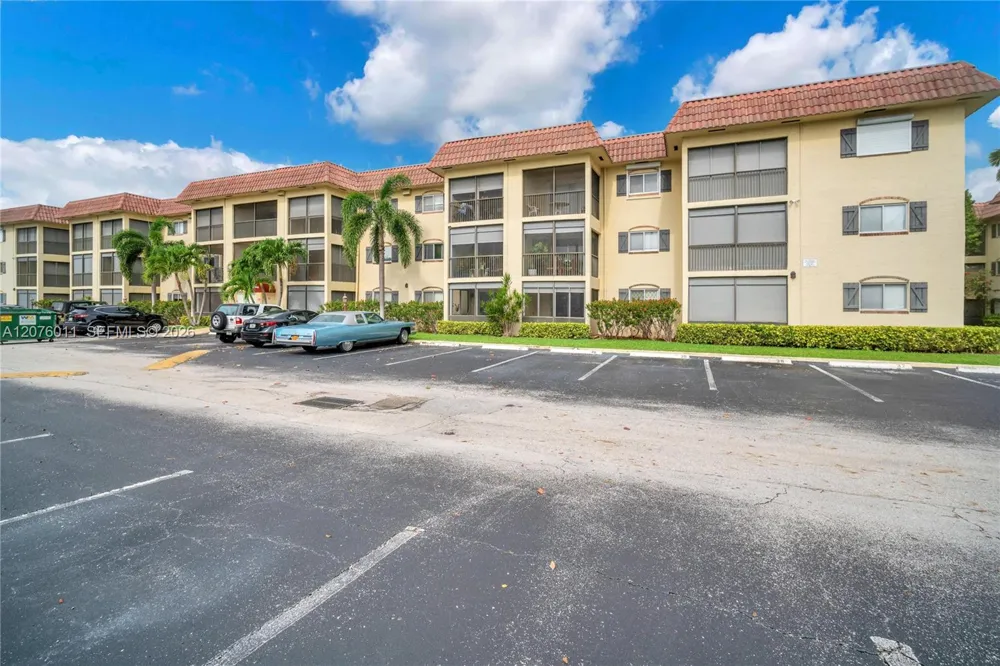 257 S Cypress Rd #416 Pompano Beach, FL 33060