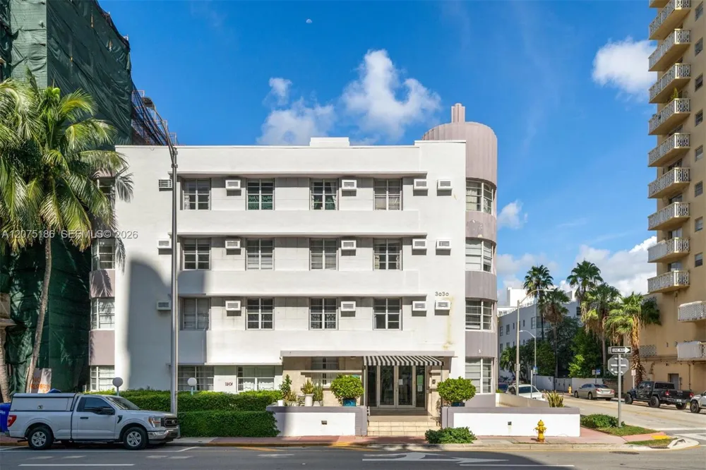 3030 Collins Ave #1G Miami Beach, FL 33140