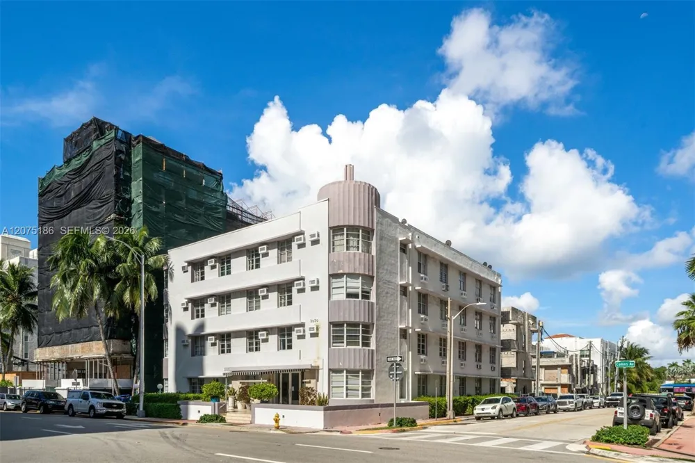 3030 Collins Ave #1G Miami Beach, FL 33140