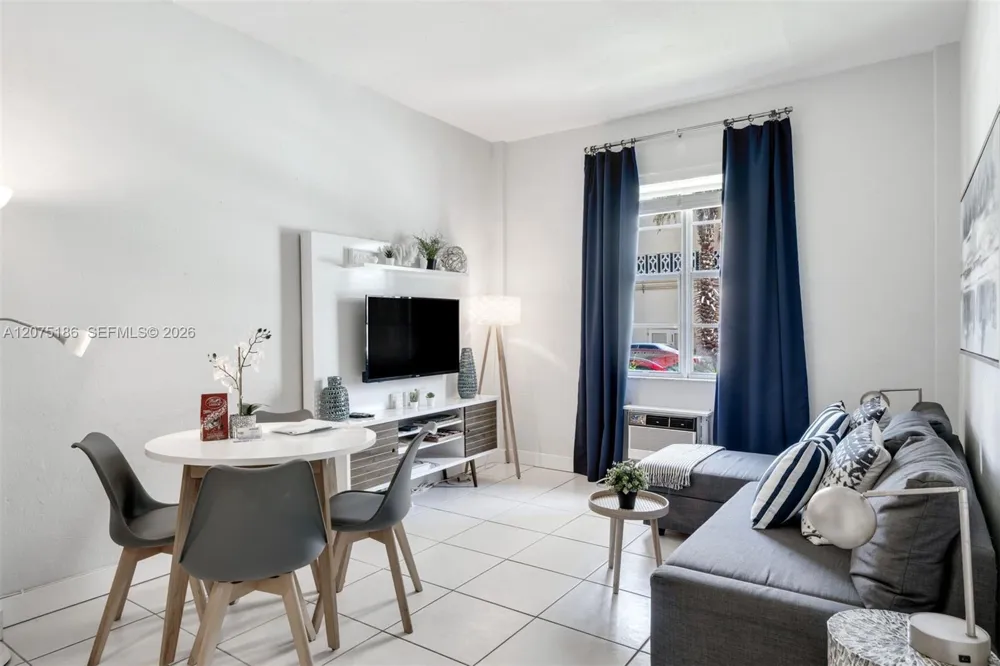 3030 Collins Ave #1G Miami Beach, FL 33140