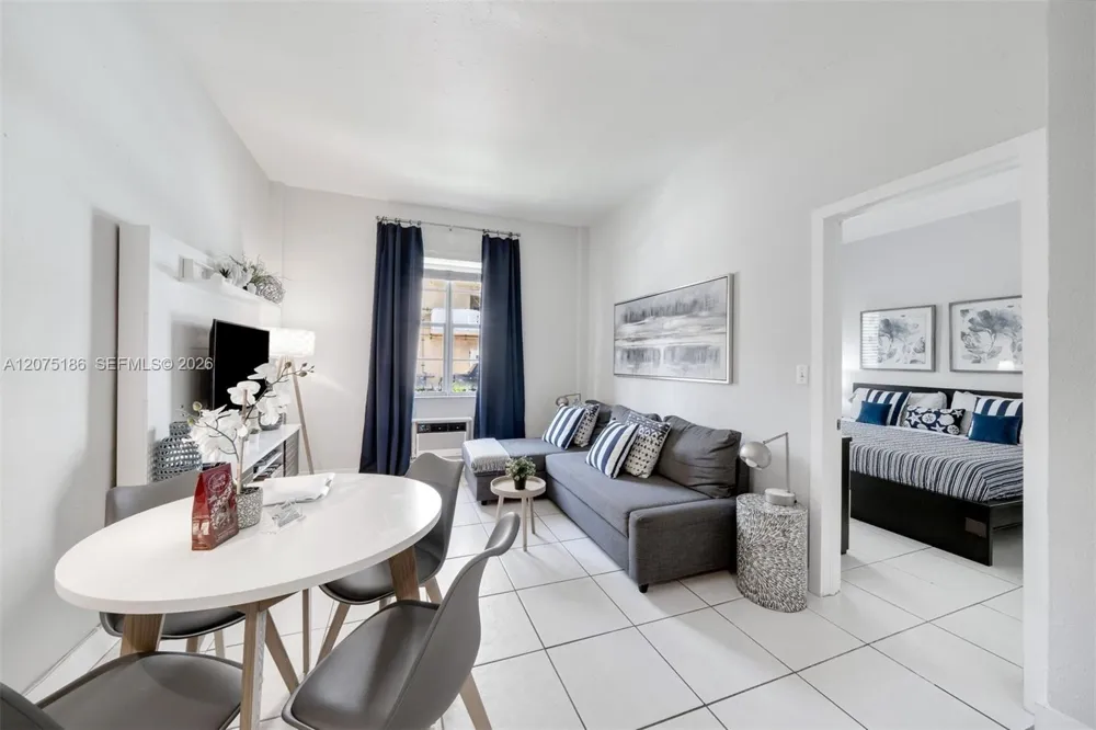 3030 Collins Ave #1G Miami Beach, FL 33140