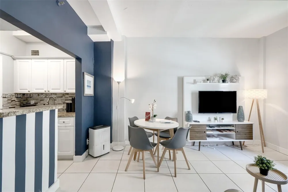 3030 Collins Ave #1G Miami Beach, FL 33140