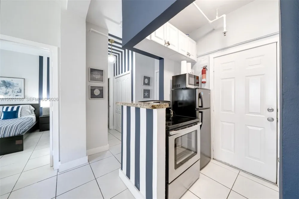 3030 Collins Ave #1G Miami Beach, FL 33140
