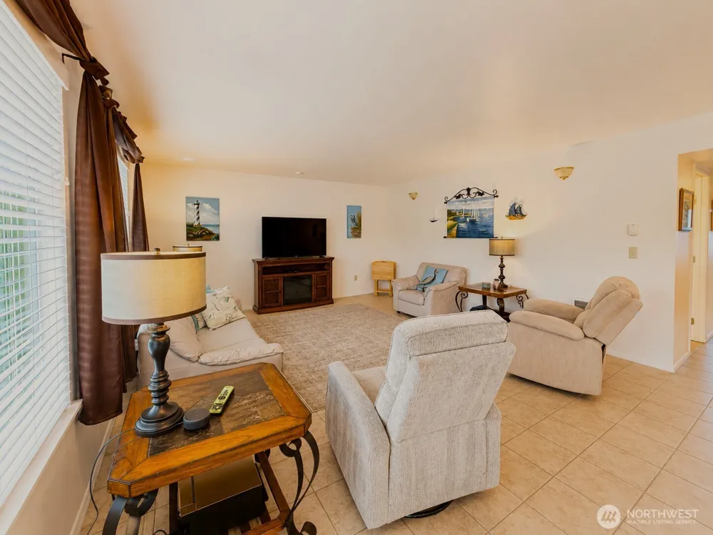 214 Canal Drive NE Ocean Shores, WA 98569