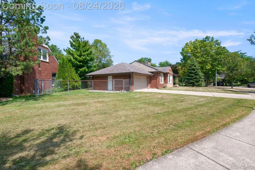 1160 Torrey Road Grosse Pointe Woods City, MI 48236
