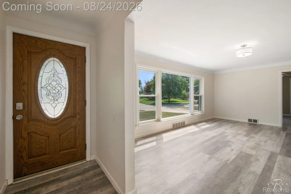 1160 Torrey Road Grosse Pointe Woods City, MI 48236