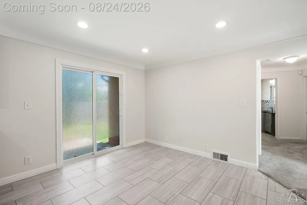 1160 Torrey Road Grosse Pointe Woods City, MI 48236