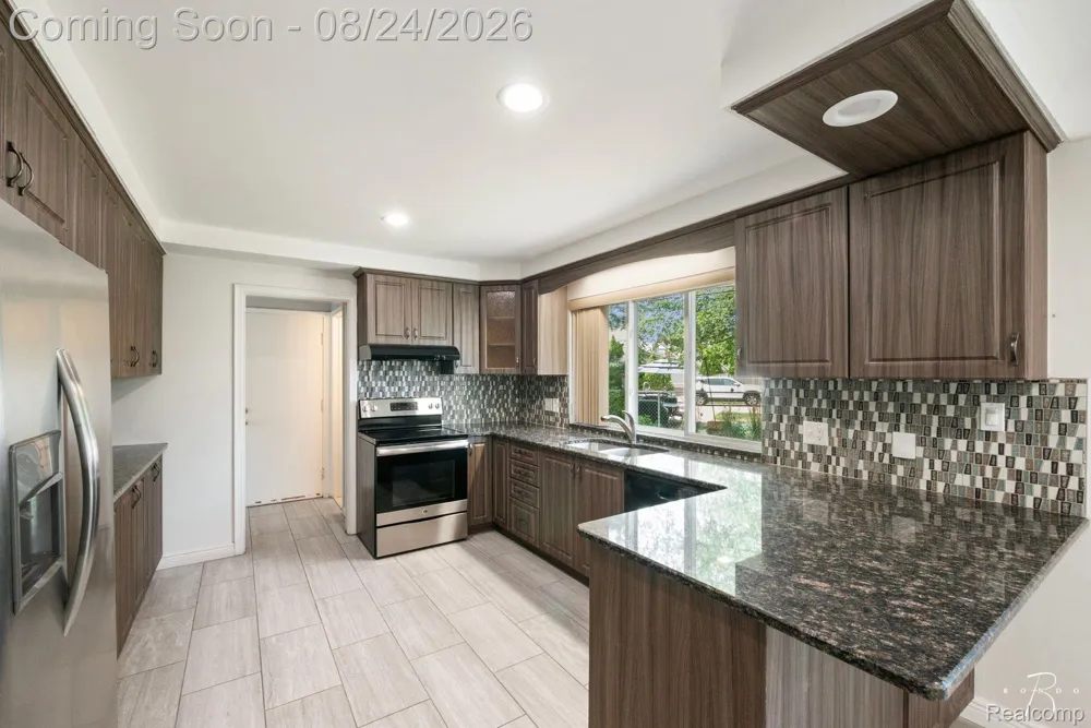 1160 Torrey Road Grosse Pointe Woods City, MI 48236