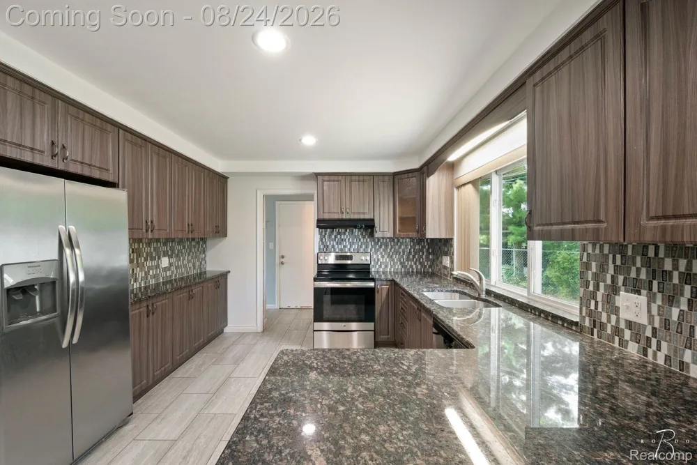 1160 Torrey Road Grosse Pointe Woods City, MI 48236