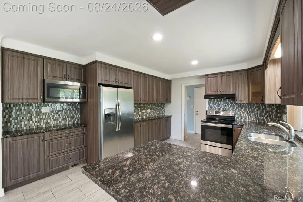 1160 Torrey Road Grosse Pointe Woods City, MI 48236
