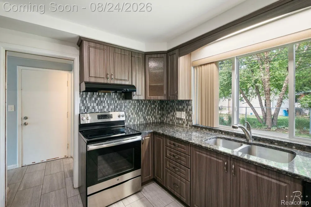 1160 Torrey Road Grosse Pointe Woods City, MI 48236