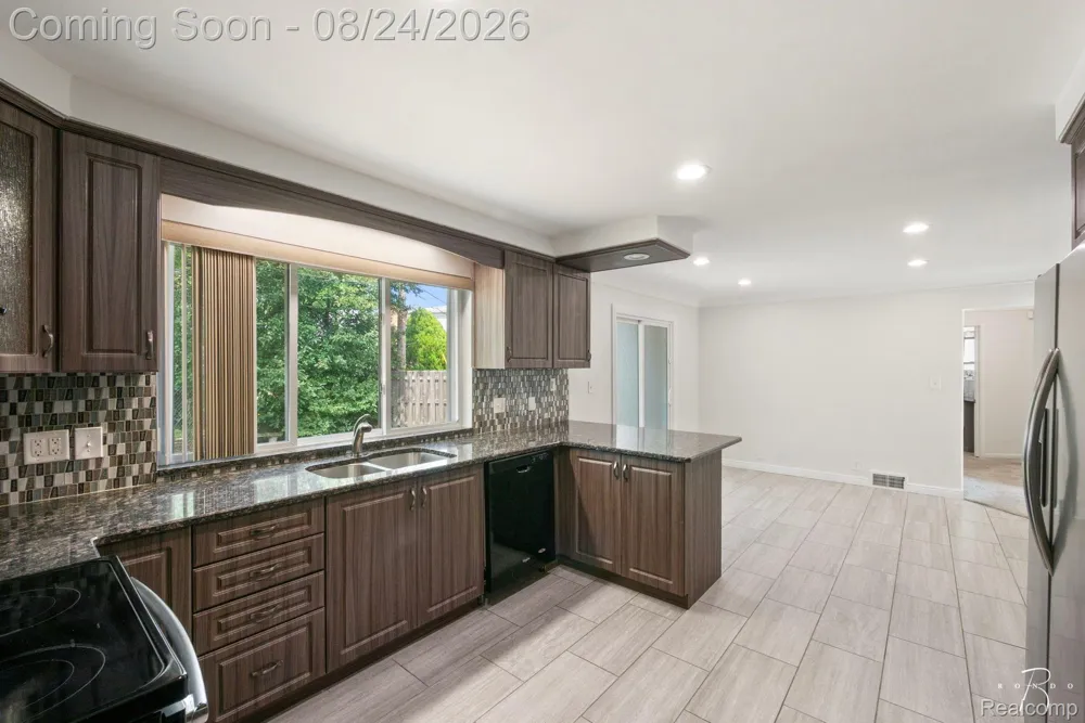1160 Torrey Road Grosse Pointe Woods City, MI 48236