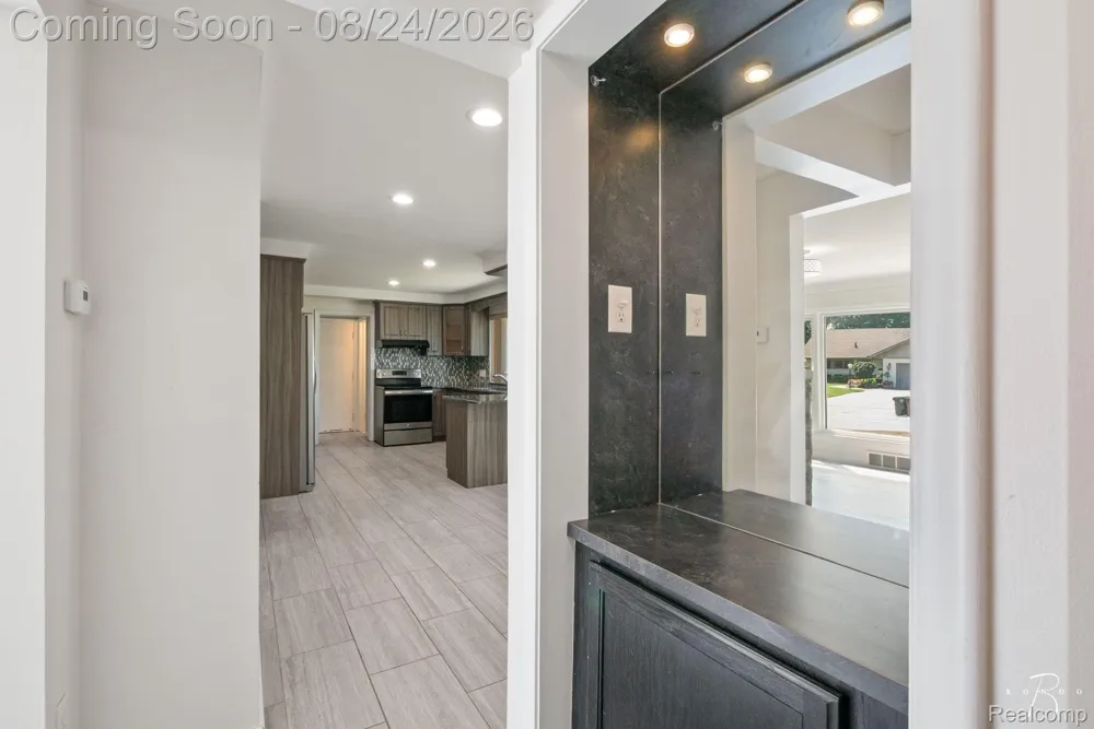 1160 Torrey Road Grosse Pointe Woods City, MI 48236