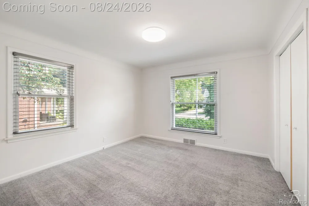 1160 Torrey Road Grosse Pointe Woods City, MI 48236