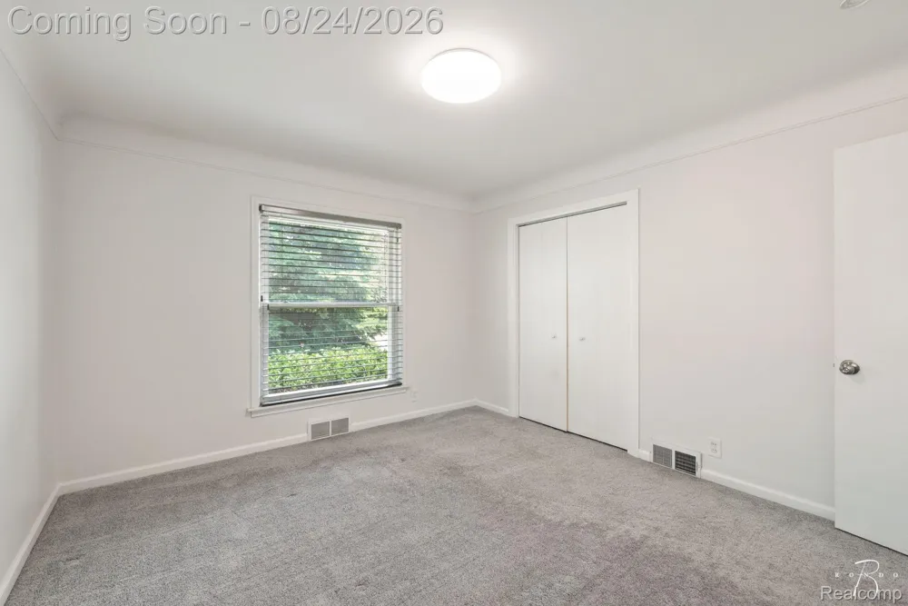 1160 Torrey Road Grosse Pointe Woods City, MI 48236