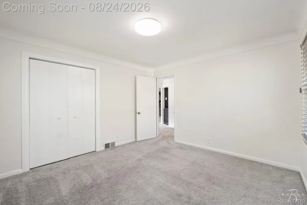 1160 Torrey Road Grosse Pointe Woods City, MI 48236