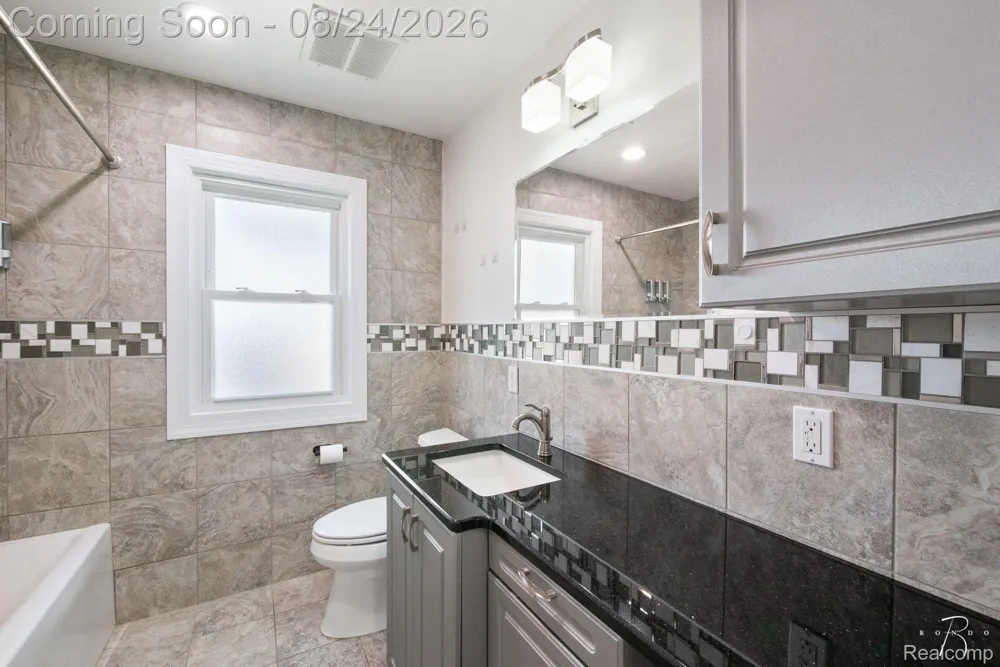 1160 Torrey Road Grosse Pointe Woods City, MI 48236