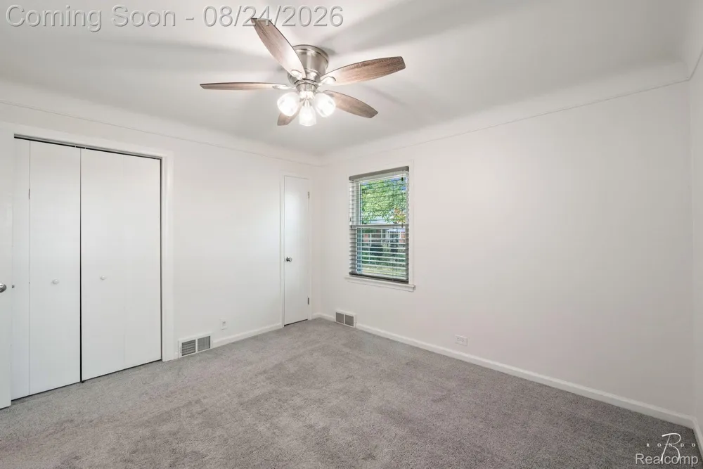 1160 Torrey Road Grosse Pointe Woods City, MI 48236